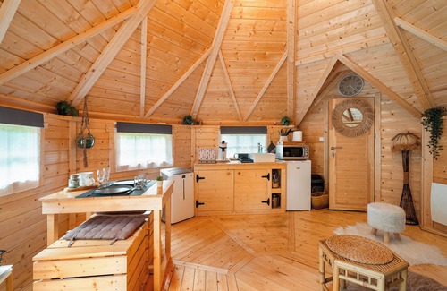 Sables-d'Or-les-Pins Cabin | Chalet 'Gite Petite Chaumière Kota Finland' with Private Terrace, Garden and Air Conditioning