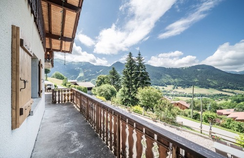 Bernex Ski Chalet | Chalet "Gîtes Le Titlis" with Mountain View, Private Pool & Wi-Fi