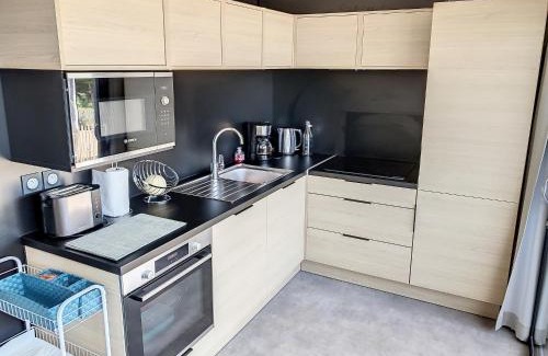 Jullouville Ski Chalet | Chalet haut de gamme - 6 pers - Piscine chauffée - Proche plage - Jullouville - FR-1-361-518