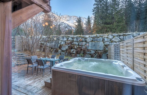 Chamonix-Mont-Blanc Ski Chalet | Chalet Hideaway 2 - Welkeys