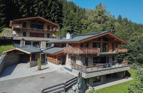 Hinterglemm Ski Chalet | Chalet in Saalbach with Panoramic Sauna