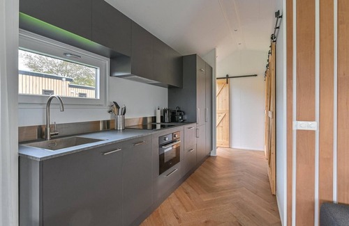 Hoogersmilde Ski Chalet | Chalet in Dutch Park with Garden and Terrace