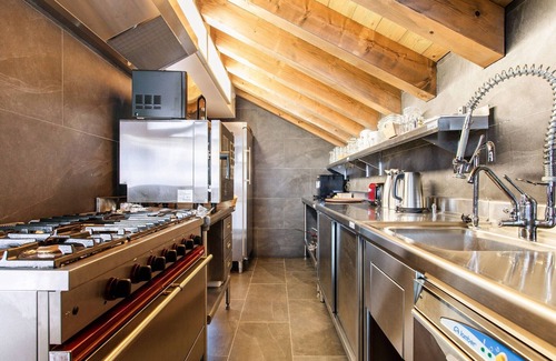 Champagny-en-Vanoise Ski Chalet | Chalet in Champagny by Ski Slopes