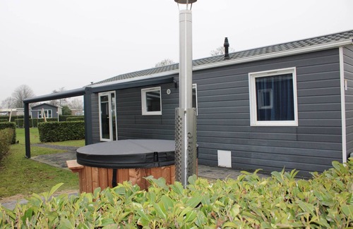 Rheden Ski Chalet | Chalet in Gelderland with Hot Tub