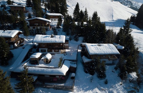 Fuegenberg Apartment | Chalet in Hochfügen near Ski Slopes
