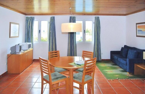 Lagoa House | Chalet in Lagoa with Natural Pools Nearby