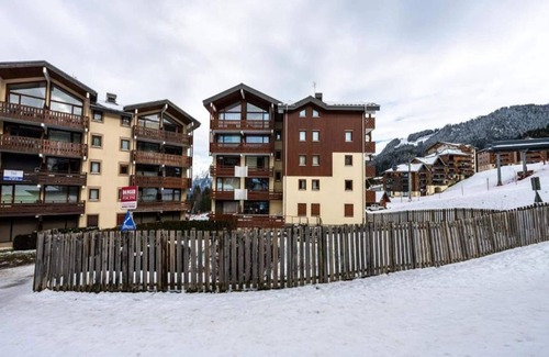 Morillon Apartment | Chalet in Morillon with Sauna & Mountain Views