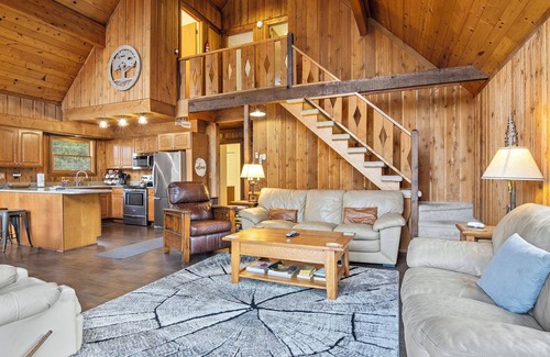 Bellaire Ski Chalet | Chalet in Shanty Creek Resort - Skiing, boating, lakes, golf, hiking, trails