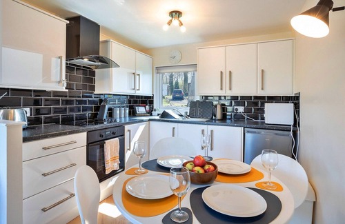 Bont Newydd Ski Chalet | Chalet in Snowdonia with Pool & Fishing Lake
