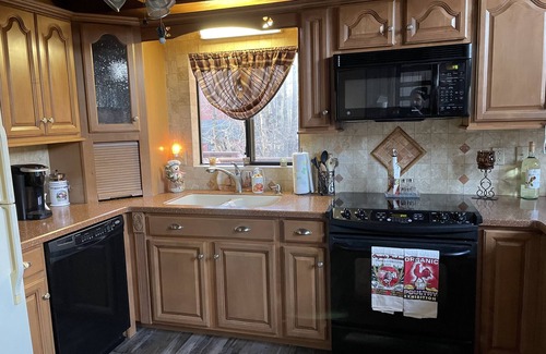 Lake Ariel House | Chalet in the poconos with a Golf Course, lake and beach in a gated community