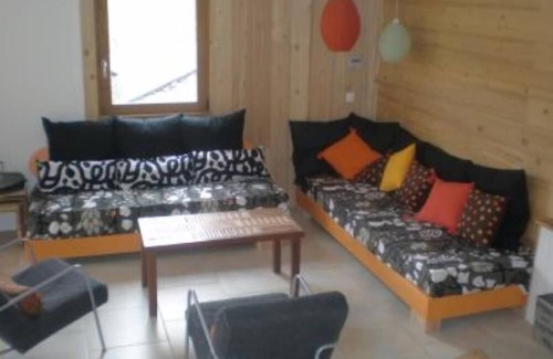 Le Bettaix Ski Chalet | Chalet in the village, ski in, ski out 150m for 3 valleys
