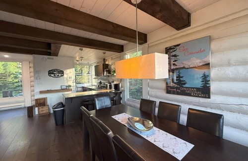 Lac Superieur Village Ski Chalet | 🏡 Chalet Inukshuk – Luxury Log Cabin with Spa, Lake View & Club Access near Mont-Tremblant