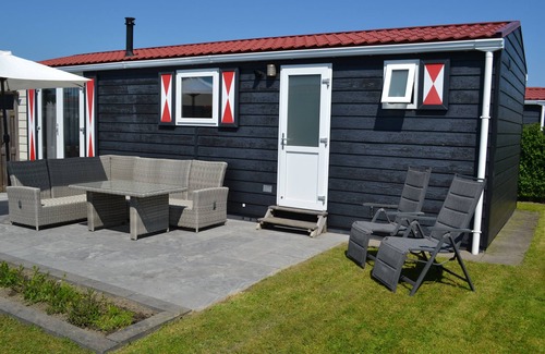 Serooskerke Ski Chalet | Chalet Irene (67): a cozy chalet with lots of privacy near the beach