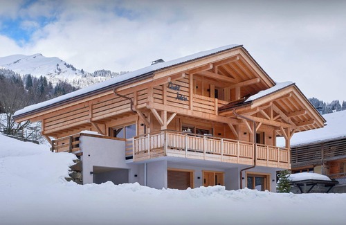 Le Grand-Bornand Ski Chalet | Chalet Julero - stylish stay for 12 with hot tub and sauna - OVO Network