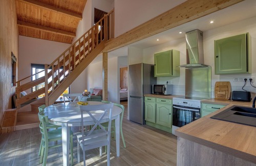 Pays-de-Belves Ski Chalet | Chalet Kozy in Périgord Noir, comfort and zenitude in the shade of tall trees
