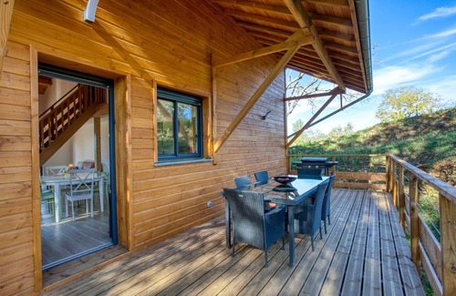 Pays-de-Belves Ski Chalet | Chalet Kozy in Périgord Noir, comfort and zenitude in the shade of tall trees