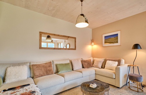 Venosc Ski Chalet | Chalet 'L'Ecrin De Venosc' with Mountain View, Private Terrace and Wi-Fi