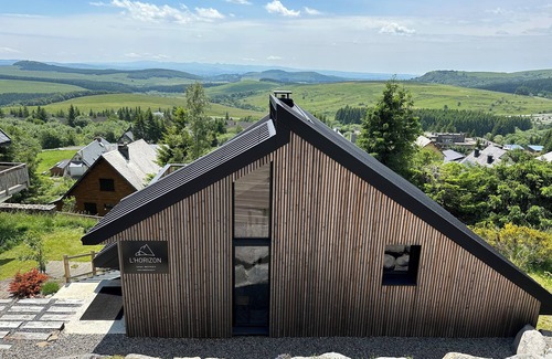 Besse-et-Saint-Anastaise Ski Chalet | Chalet l'Horizon 6/8 pers with panoramic terrace