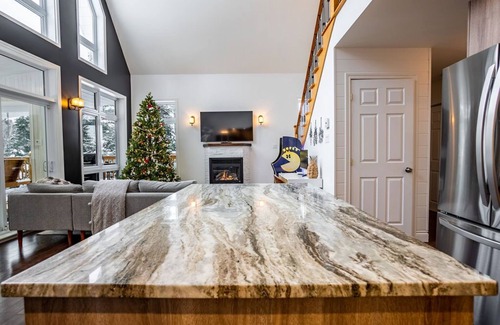 Chertsey Ski Chalet | Chalet l'Hybride~ Jeux & Arcade ~ Spa ~ bord de rivière
