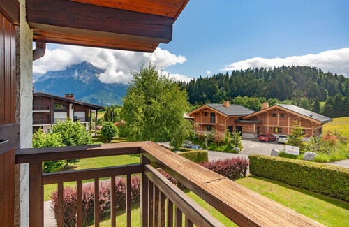 Sallanches Ski Chalet | Chalet l'Onyx, view on the Mont Blanc, next to the village of Cordon, swimming pool in the residence