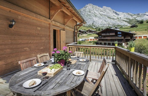 Le Grand-Bornand Ski Chalet | Chalet L'Ours Blanc - ski-in ski-out base for 8, open fire - OVO Network