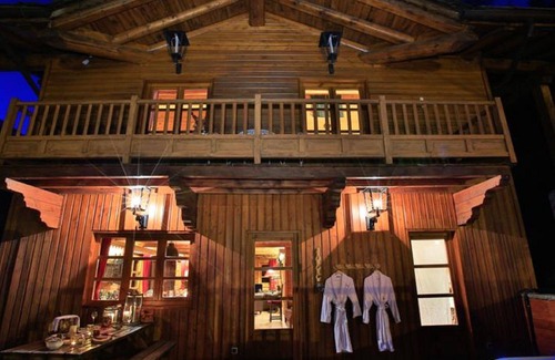 Les Brevieres Ski Chalet | Chalet La Bulle Appt The Eagles 15 pers Sauna Jacuzzi Pool Tignes
