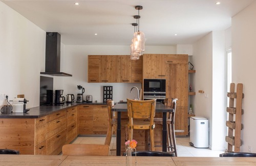 Vallorcine Ski Chalet | Chalet La Llyre Vallorcine in the Chamonix valley, close to the ski lifts and train station