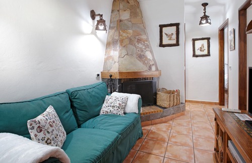 Arafo Ski Chalet | Chalet "La Morra House with Jacuzzi" with Sea View, Private Terraces & Wi-Fi