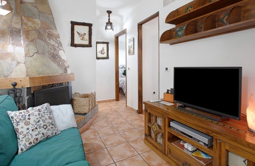 Arafo Ski Chalet | Chalet "La Morra House with Jacuzzi" with Sea View, Private Terraces & Wi-Fi