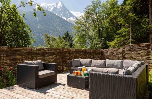 Chamonix City Centre Cottage | Chalet La Source - a self catered chalet that sleeps 8 guests in 4 bedrooms