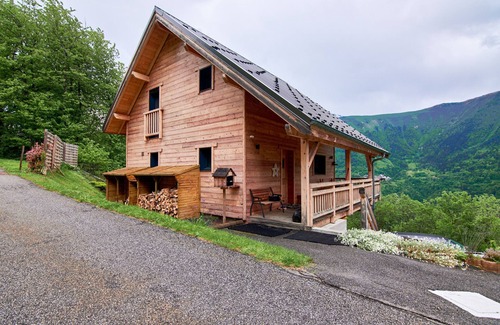 Allemond Ski Chalet | Chalet "La Traverse" with Mountain View, Whirlpool & Wi-Fi