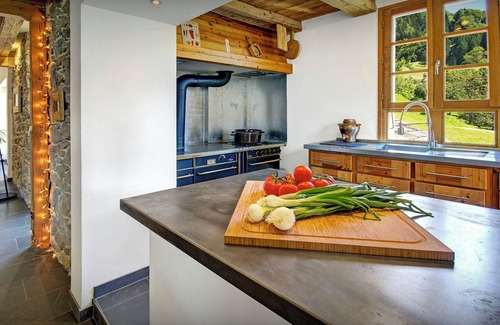 Les Clefs Ski Chalet | Chalet Ladroit - farmhouse for 12 with indoor pool & spa - OVO Network