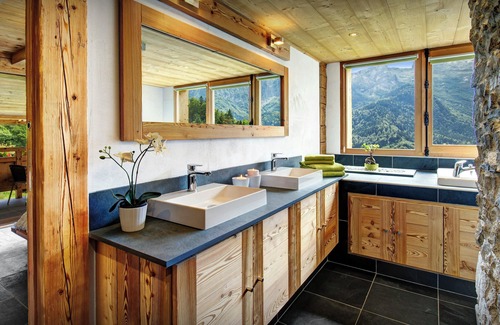 Les Clefs Ski Chalet | Chalet Ladroit - farmhouse for 12 with indoor pool & spa - OVO Network