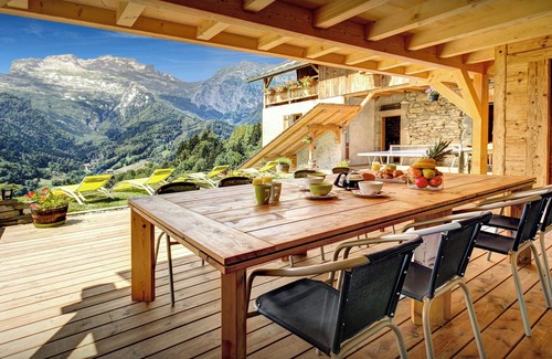 Les Clefs Ski Chalet | Chalet Ladroit - farmhouse for 12 with indoor pool & spa - OVO Network