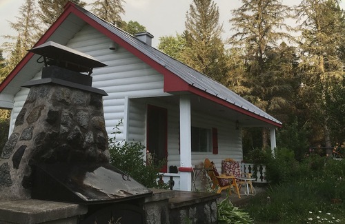 Mauricie Bed & Breakfast | Chalet Le Semeur by the river