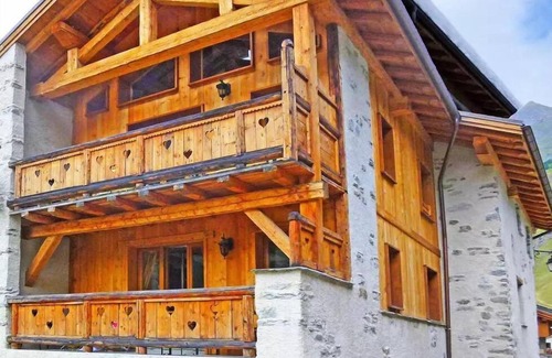 Champagny-en-Vanoise Ski Chalet | Chalet Le Haut - 11 Room Chalet 22 People