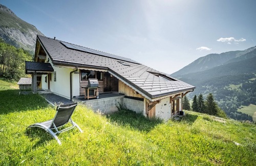 Abondance Ski Chalet | Chalet 'Le Perray Alpine Lodge' with Mountain View, Terrace and Wi-Fi