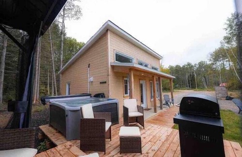 Mauricie Ski Chalet | Chalet Le Western - Waterfront!