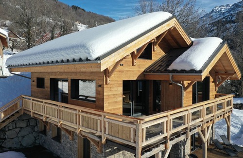 Vaujany Ski Chalet | Chalet Léonie 5* of 200m² for a dream stay.