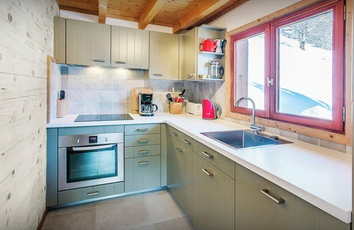 Manigod Ski Chalet | Chalet Les Houlottes - alpine break for 9, panoramic views - OVO Network