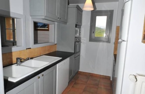 Bergers Ski Chalet | Chalet 'Les Petits Loups ", on the slopes, sauna, large sun terrace.