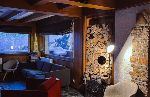 Cordon Ski Chalet | Chalet Les Rhodos - sleeps 60 - Facing Mont Blanc in Cordon