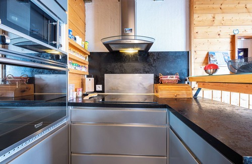 Notre-Dame-du-Pre Ski Chalet | Chalet 'Les Skieurs' with Mountain View, Private Terrace and Wi-Fi