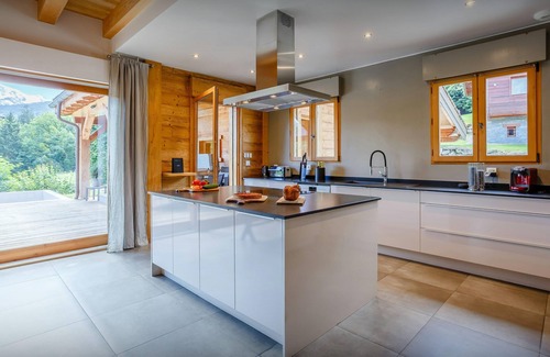 Domancy Ski Chalet | Chalet Les Vosnes - Mont Blanc holiday for 14, spa & views - OVO Network