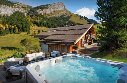 La Clusaz Ski Chalet | Chalet Lodge Rodzina - Mountain holidays for 14 with spa - OVO Network