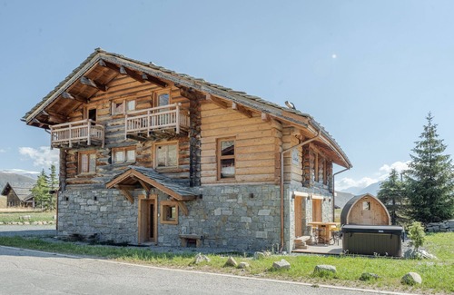 Bergers Ski Chalet | Chalet Louisa, Milou ski in/ski out, sauna and jacuzzi.