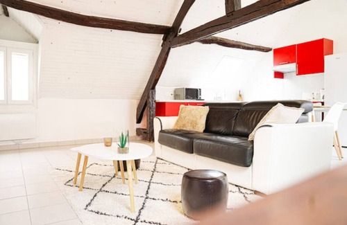 Cormeilles-en-Parisis Apartment | Chalet Lutétia, Spa & Confort