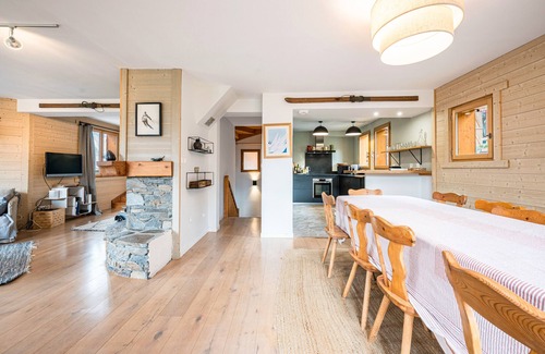 Villarabout Ski Chalet | Chalet 'Marmotte' with Mountain View, Private Terrace and Wi-Fi