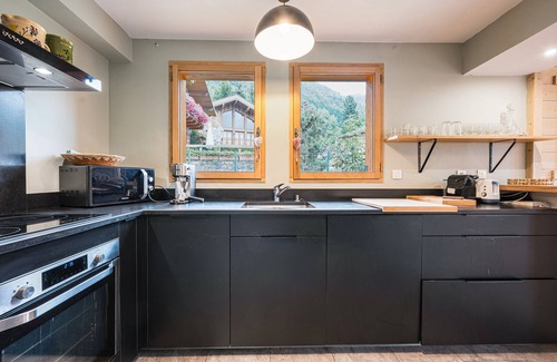Villarabout Ski Chalet | Chalet 'Marmotte' with Mountain View, Private Terrace and Wi-Fi