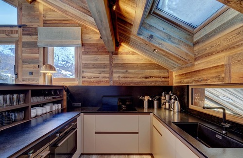 Meribel Ski Chalet | Chalet Menor - A Luxurious Chalet with Swimming Pool, Jacuzzi & Sauna in Meribel